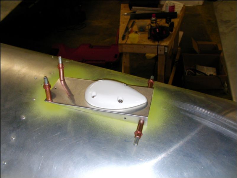 Mount the gps antenna to the mounting plate and connect the antenna cable to the gps antenna.