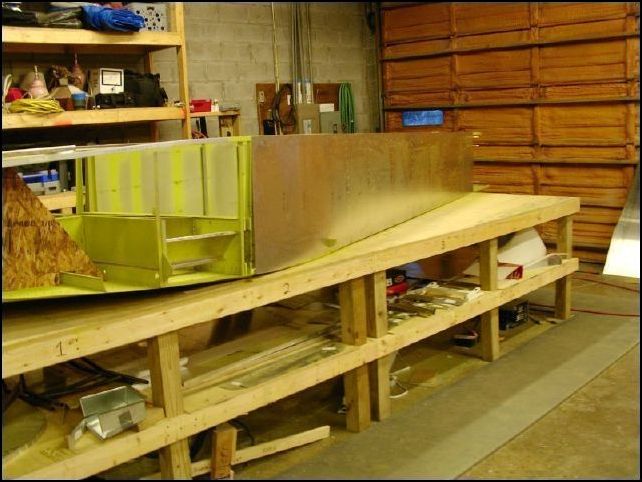 Since the primer is dry on the side skin parts we took the time to rivet them to the fuselage.  Be sure not to rivet in any location that will have another skin overlap.  The top of the lower side skins are riveted to the top longeron with AF-4 rivets... (FLUSH RIVETS)